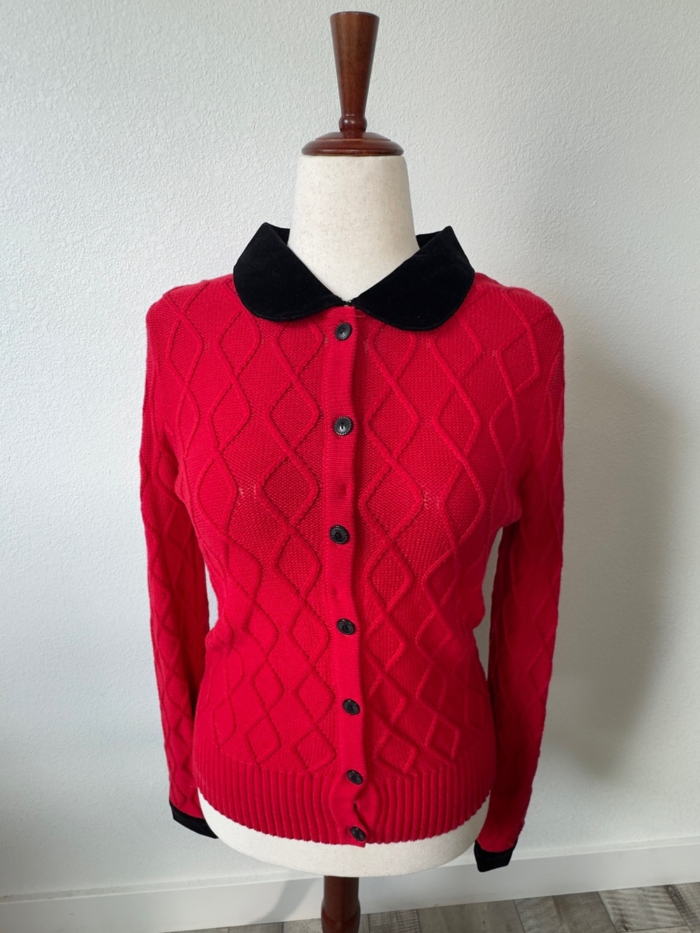 Collectif Red Button-Front Cardigan with Black Collar - Picture 2 of 4